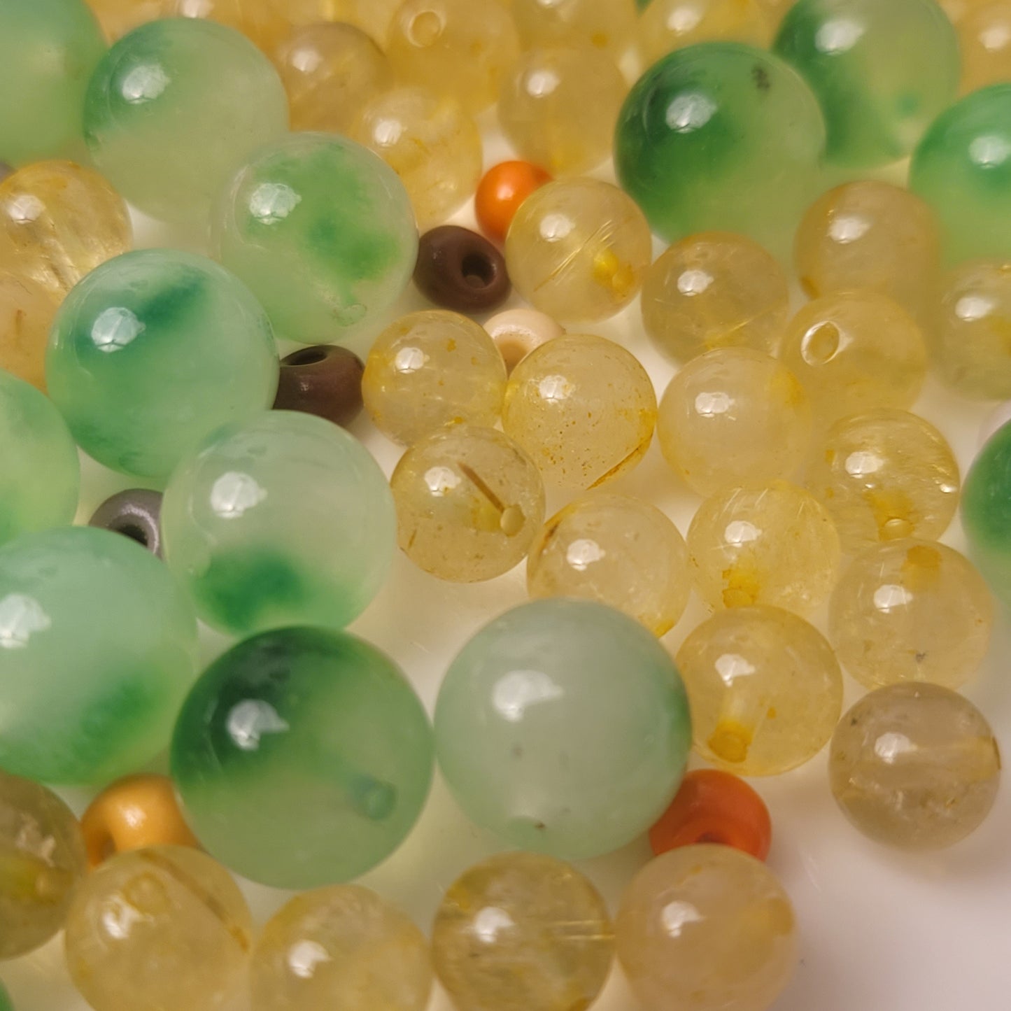 おすすめ:T012 天然翡翠アイスタイプとゴールデンルチルクォーツ ミックス(10mm×6mm)
