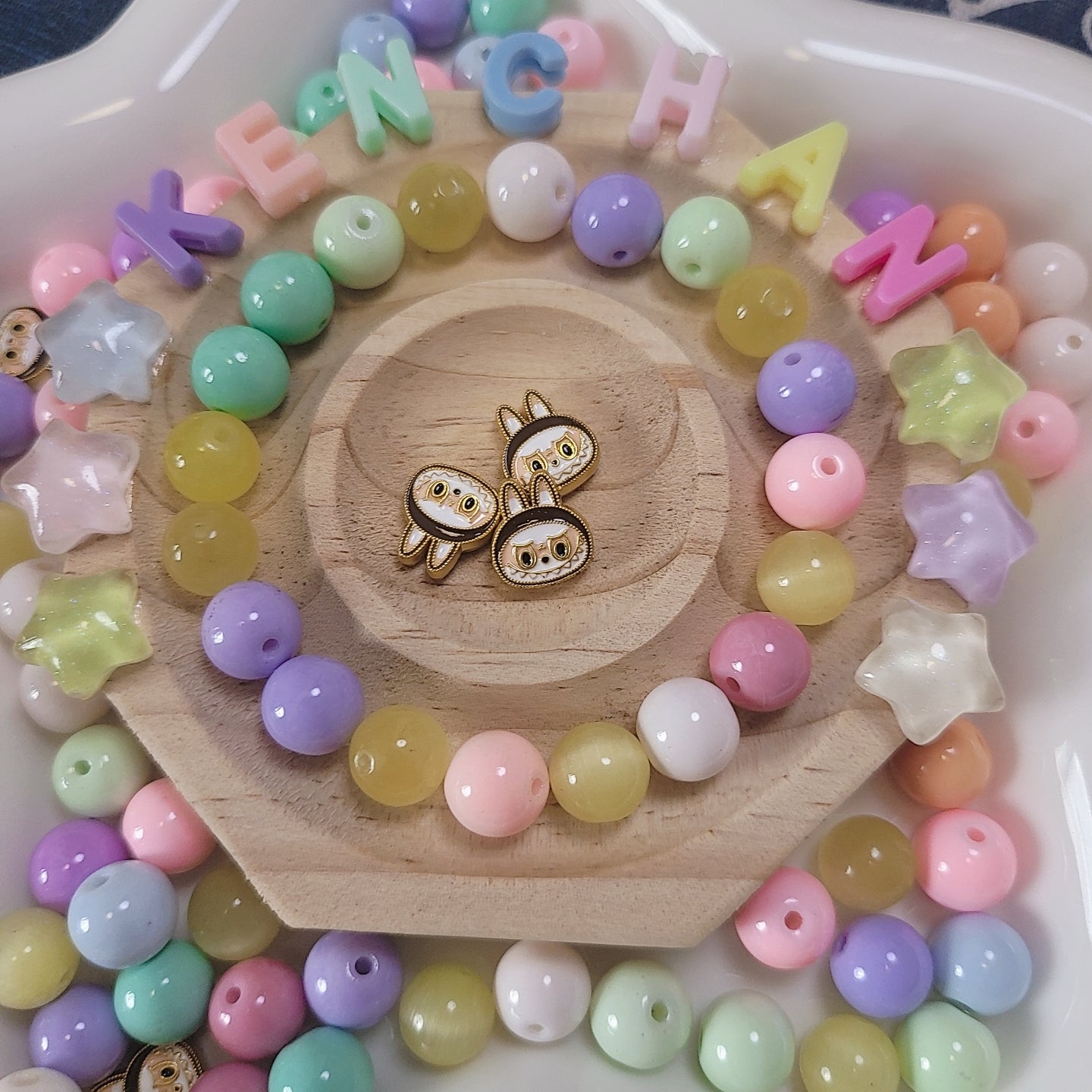 G001 8/12 奈央ちゃんのお誕生日ビーズ「ネコ目 ガラス陶器」フレイヤの光 めっちゃお得