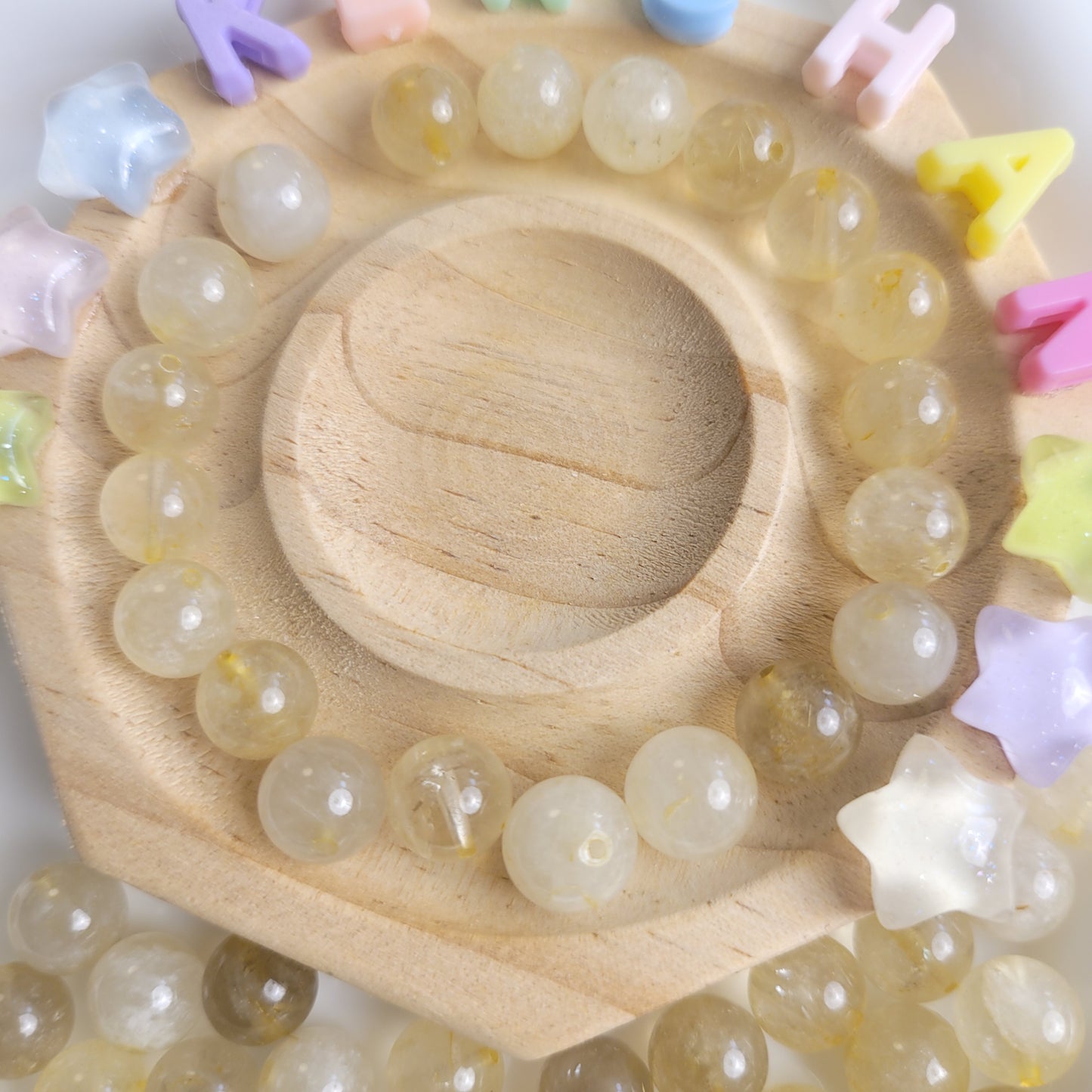 T025　おすすめ：10/25新作　高品質天然ルチルクオーツ７A（サイズ10ｍｍ）57粒ぐらい　高品質天然石　