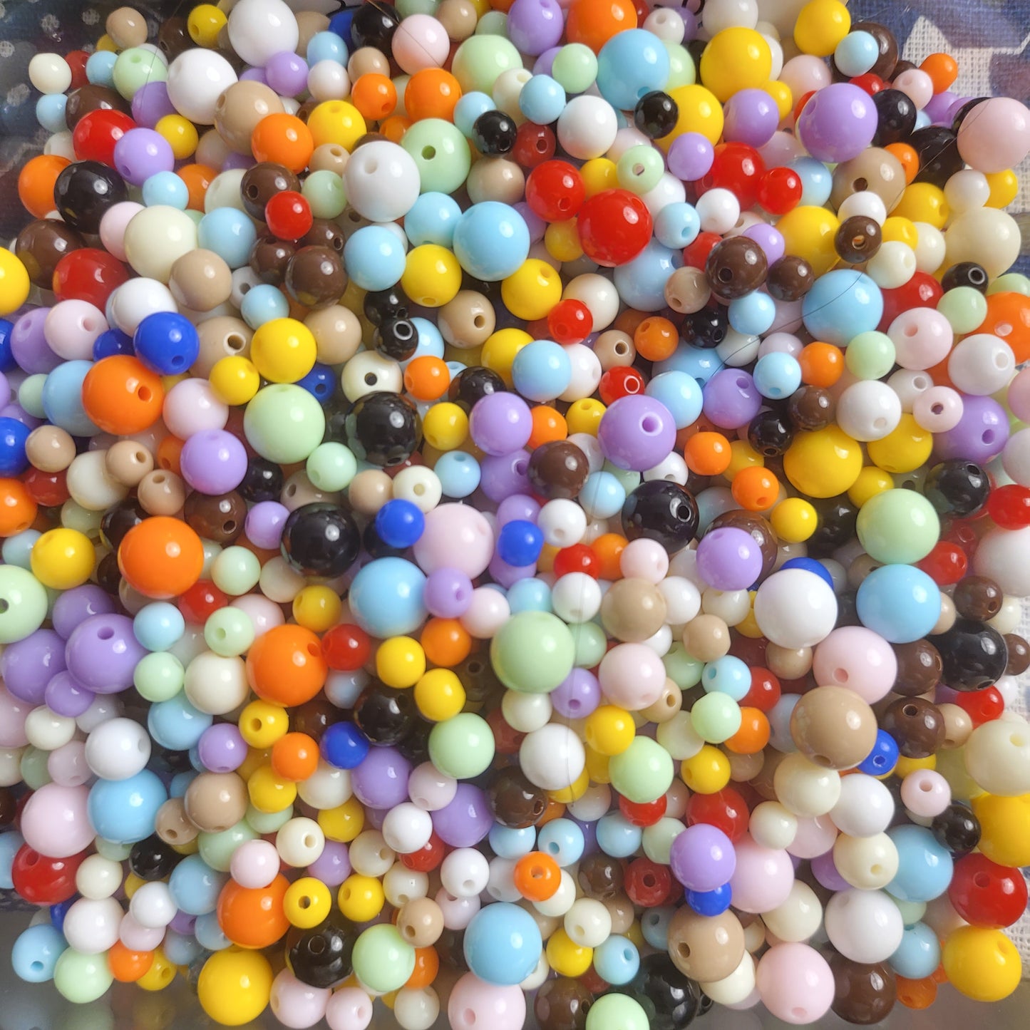 R085「セール」　カラフルビーズ　ミックス　100ＭＬ