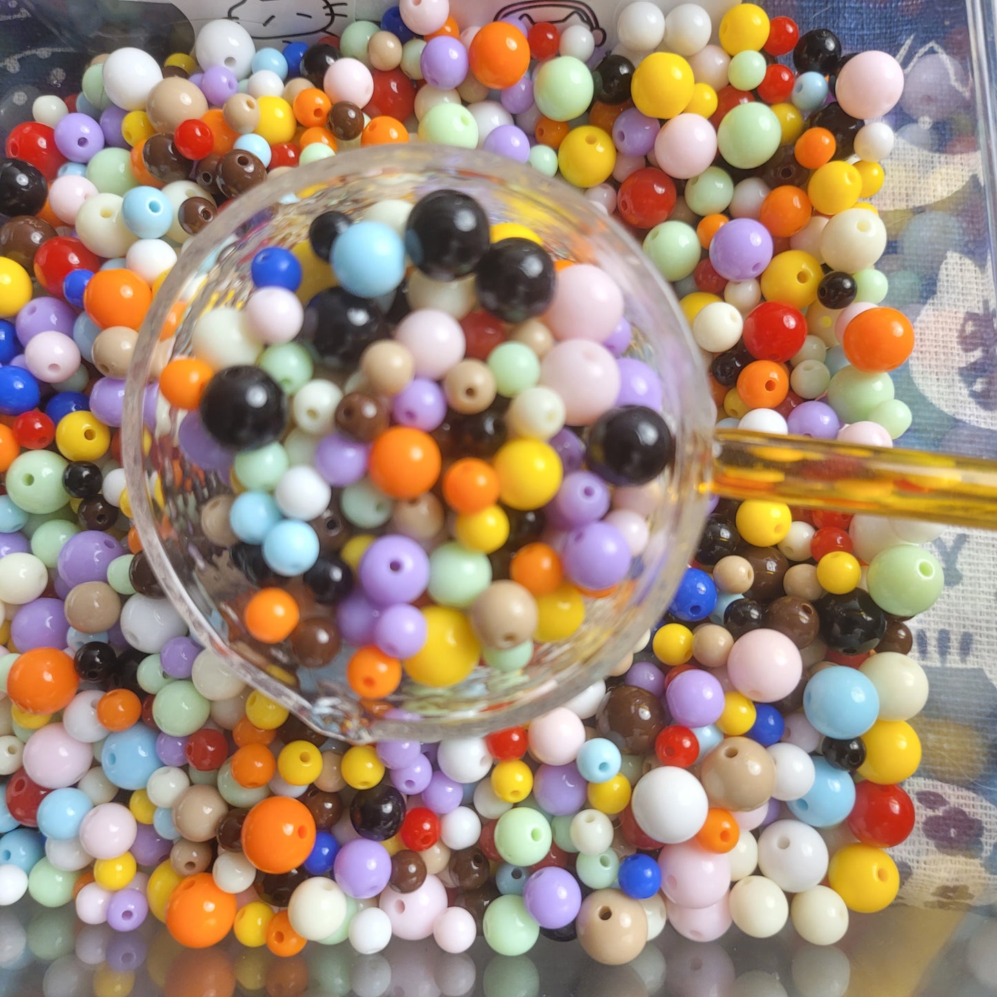 R085「セール」　カラフルビーズ　ミックス　100ＭＬ