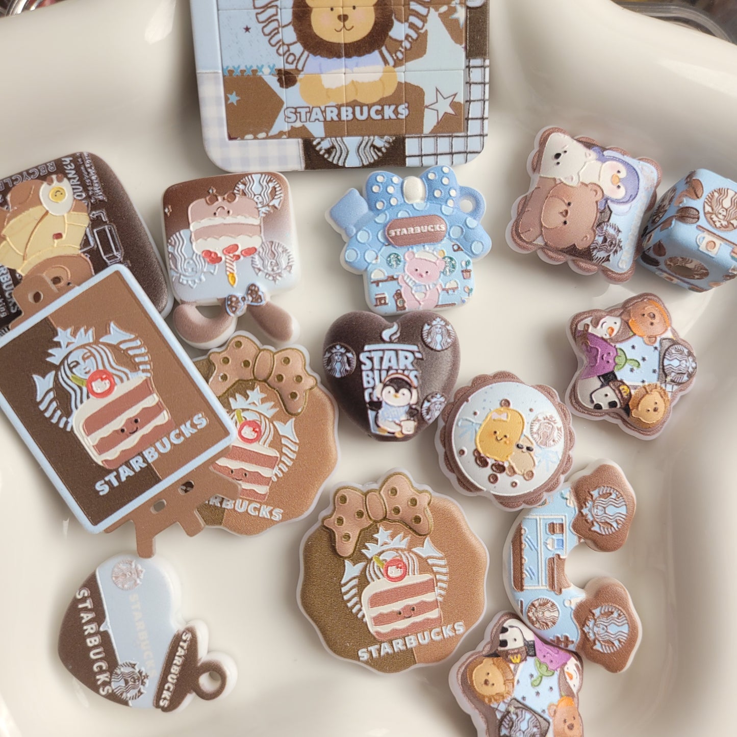 R090「 11/13再販中！！！」オーダーメイド　浮き彫り「人気」「くまちゃんスタバ｡♥｡･ﾟ♡ﾟ･｡♥｡･ﾟ♡ﾟ･｡♥｡」