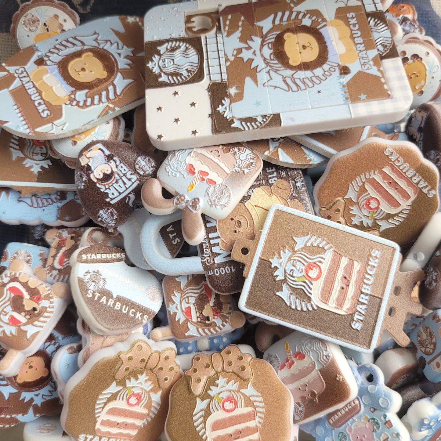 R090「 11/13再販中！！！」オーダーメイド　浮き彫り「人気」「くまちゃんスタバ｡♥｡･ﾟ♡ﾟ･｡♥｡･ﾟ♡ﾟ･｡♥｡」