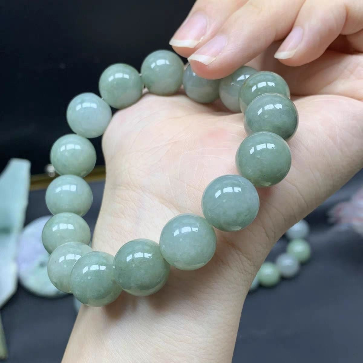 X002　11/30新作「天然石ブレスレット」青翡翠　Aランク　豆グリーン