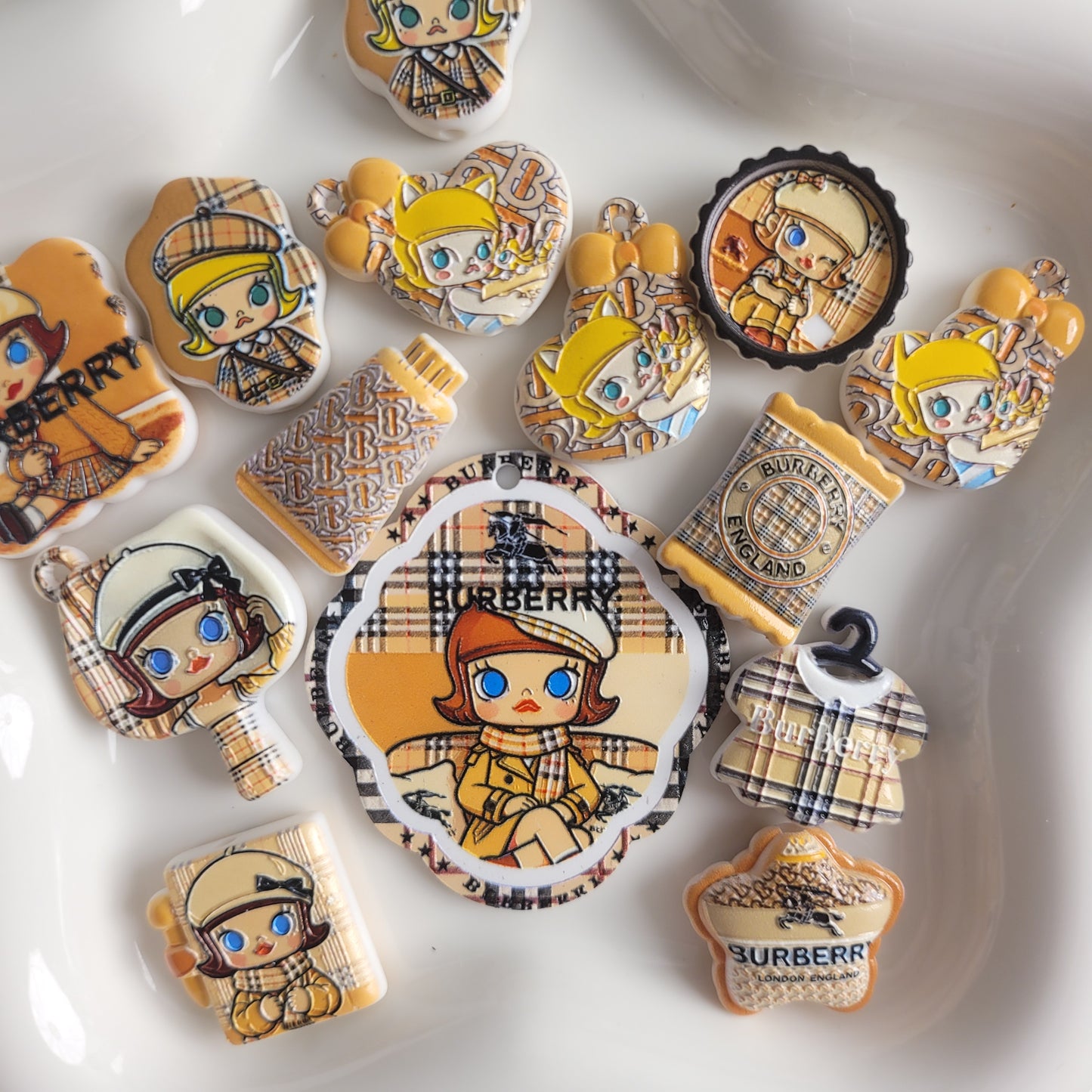 R126「 12/09新作」ロゴ付き　浮き彫り「超可愛い可愛い！！！MollyMolly｡♥｡･ﾟ♡ﾟ･｡♥｡･ﾟ♡ﾟ･｡♥｡」