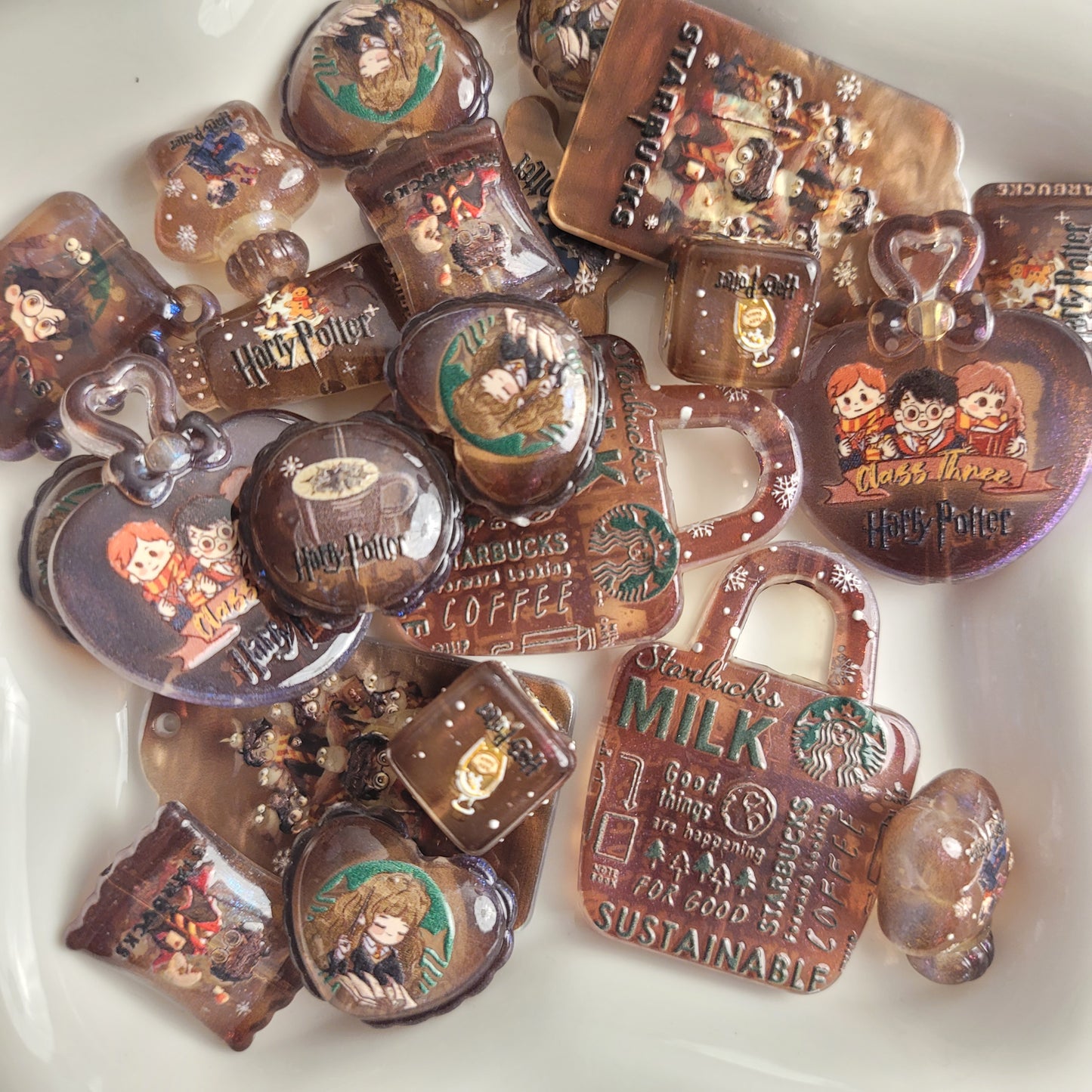 R183「 2026 01/06新作」めっちゃ人気「浮き彫り！！夜光　魔法学院　｡♥｡･ﾟ♡ﾟ･｡♥｡･ﾟ♡ﾟ･｡♥｡」